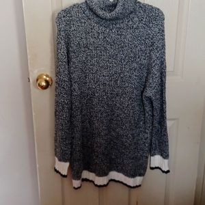 NWOT Divided Gray, Black and white turtleneck sweater Tunic style. Size Large